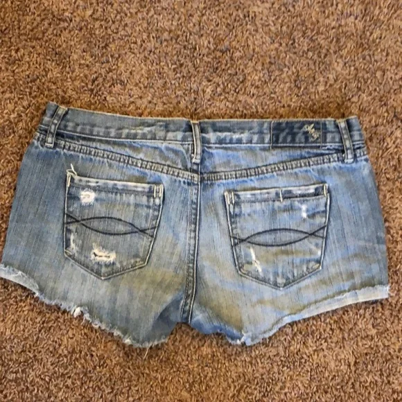Low Rise Abercrombie & Fitch Jean Shorts - Picture 5 of 8
